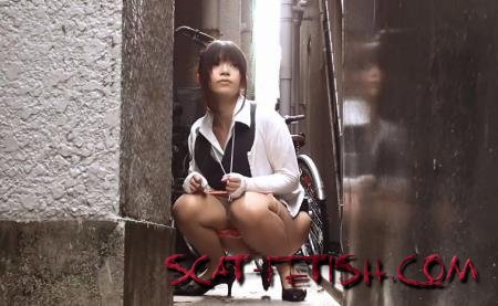 Scatting - 30 Japanese Girls caught pooping on surveillance camera. (HD720p) [HD 720p] 2019, Pooping