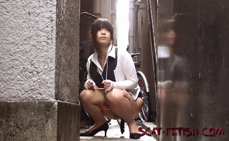 Scatting - 30 Japanese Girls caught pooping on surveillance camera. (HD720p) [HD 720p] 2019, Pooping