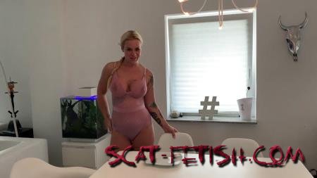 Solo (SteffiBlond) Breakfast is ready - I come kack and piss your plate full with Devil Sophie [UltraHD 4K] Pee, Farting