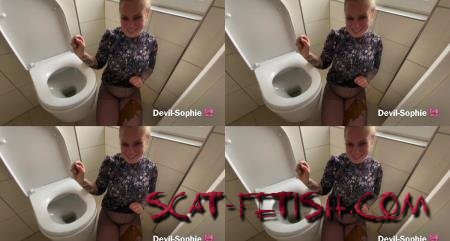 MDH (Devil Sophie (SteffiBlond)) Come and shit on my nylon tights - violent diarrhea [UltraHD] Scat, Piss, Toilet