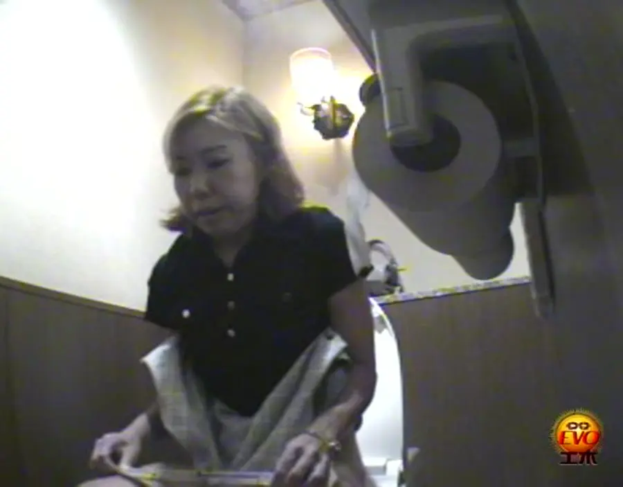 Evo (Girls) 8-08 Japanese Toilet Accidents [DVDRip] Voyeur, Scat