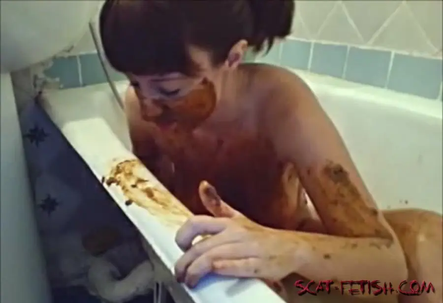 GlamourScat.com (Santara) Me in bathtube full of poo and pee.. [SD] Amateur, Solo