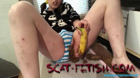 Dildo Scat (EmilyMilk) Having Fun with a Banana and Poop - Huge Poop Smear and Taste [FullHD 1080p]