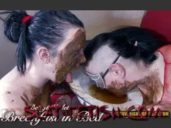Hightide-Video.com (Betty, Violet) BETTY & VIOLET - BREAKFAST IN BED [HD 720p] Lesbians, Defecation Screenshot 4