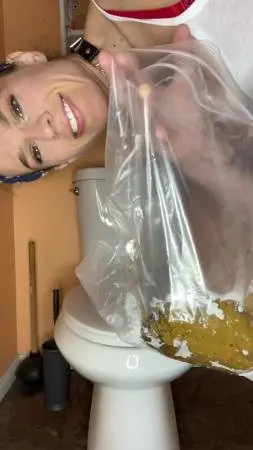Poop (VibeWithMolly) School girl poops in bag [UltraHD 2K] Extreme, Solo