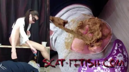 Femdom (MilanaSmelly) Served Christina with her eyes closed [FullHD 1080p] Humiliation, Face