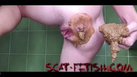 Solo (MissAnja) Cute Girl Doesn’t Like Shit In Toilet [FullHD 1080p] Defecation, Extreme