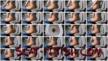 Amateur (Markovna) I make two trips to the bathroom (plops and pees) [UltraHD 4K] Extreme, Solo Screenshot 1