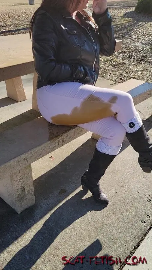 Milf (Messylexi) Oopsie Poopsie [UltraHD 2K] Poop, Solo