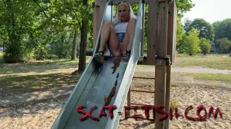 Solo (Devil Sophie) Perverse shit slide - only me dirty slide [UltraHD 4K] Scatology, Milf