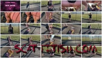 Outdoor Scat (Devil Sophie) You have never seen my shit so explosively - happy new times differently part 2 [UltraHD 4K] Extreme, Solo Screenshot 1