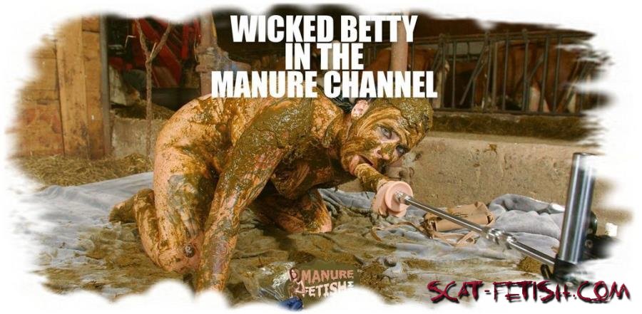 Manurefetish.com (Betty) Wicked Betty in the manure channel [HD 720p] Shit Cowshed, Dildo