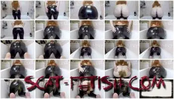Latex (Cleopatra) Farts & Shitting in Black Leggings [UltraHD 2K] Extreme, Milf, Solo Screenshot 1