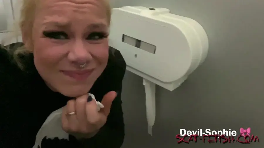 Pooping Girls (Devil Sophie) Extremely stomachache in the furniture store [UltraHD 4K] Girls, Poop