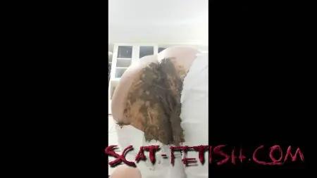 Shit in Leggins (BetweenMyCheeks) Busting Outta White Overalls [FullHD 1080p] Diarrhea, Solo