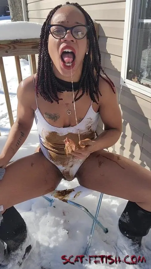 Outdoor (UniQueen21) Uni”Ella outside poop smear [UltraHD 2K] Poop, Solo