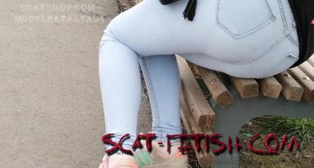 ScatShop (ModelNatalya94) Olga Walks In Jeans With A Diaper [FullHD 1080p] Scat, Pissing