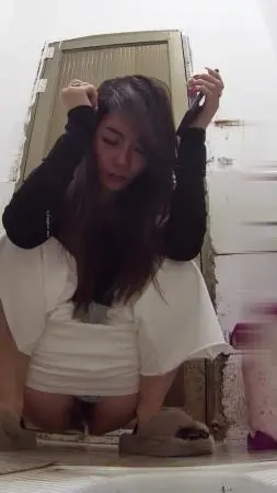 Japan Scat (Chinese Woman) Managed to take off her white pants so as not to get them dirty while going to the toilet [UltraHD 4K] JAV, WC