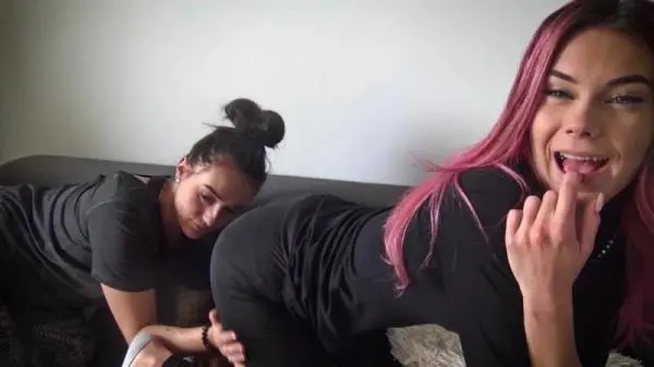 Smearing (Sarah, Angie) HotDirtyIvone [HD 720p] Fetish, Lesbian