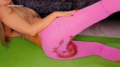 Shit in Leggins (TheFartBabes) Panty Poopy Yoga Tights Ruin [FullHD 1080p] Solo, Panty