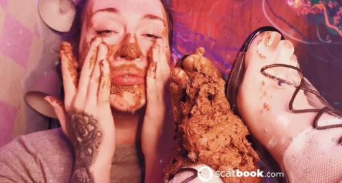 Scatbook (SweetBettyParlour) Creamy Shit x Giant Sexy Feet [FullHD 1080p]