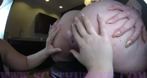 Scathunter.com (Scat Hunter) Turd Nerds (Valentina & Raquel) [HD 720p]