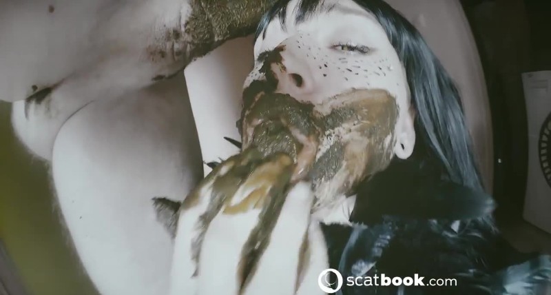 Scatbook (SweetBettyParlour) Enormous Huge Turd SCAT Blowjob x Eating [HD 720p]
