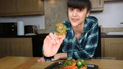 Scatbook.com (Ella Dearest aka Efro Ella) Sunday Dinner [HD 720p] Solo, Defecation