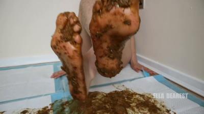 Scatbook.com (Ella Dearest aka Efro Ella) Barefoot Poop Trampling [HD 720p] Solo, Defecation