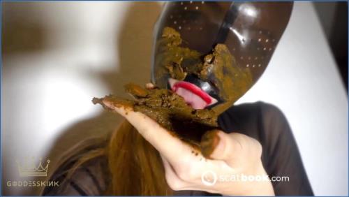 Filthy Face Smearing with USA Godess Kink in Scatbook's Latest Pissing Video
