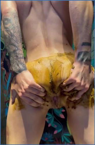 Download Kaitlyn's Wild Anal and Scat Vid in HD Scat-Slaves.net