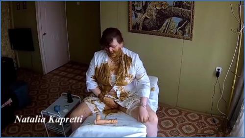 Natalia Kapretti’s Scat Femdom Strap-On Session in HD – Scat-Slaves poster