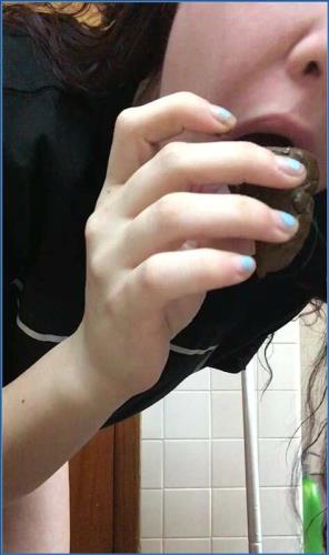 Scatqueen420 gets down with some serious pissing action, HD