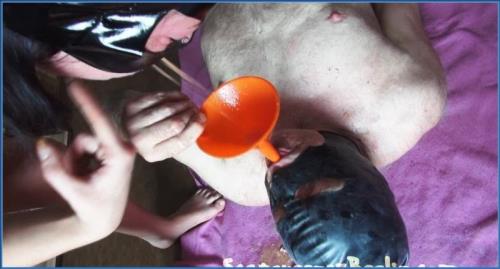 Download Berlin Dominatrix Unleashes Brutal Toilet Slave Humiliation Scene Scat-Slaves.net