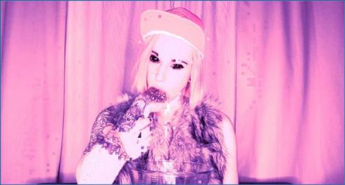 DirtyBetty's Scat Fetish Pee and Smearing in FullHD Russia