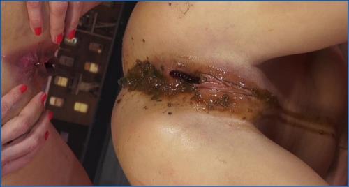 Sex Toys Domination in HD: Azzurra's Uncensored Rubber Snake Play