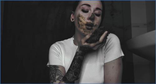 Intense Fetish Action with Vintage Mistress in Real Devil Gold FullHD