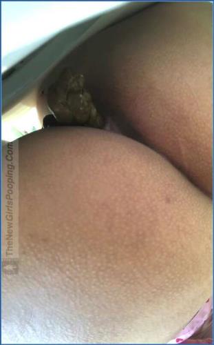 Sabrina's Brunette Adventure: Extreme Pissing HD 720p