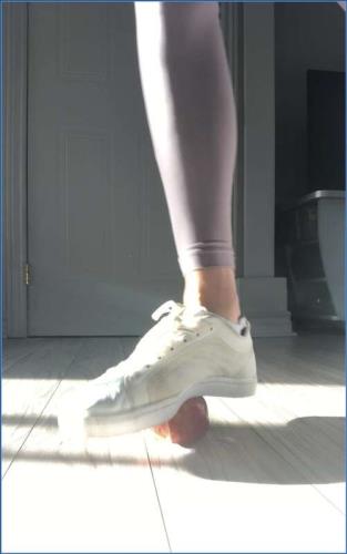 Apple Crush: FullHD Panty Pooping and Dildo Domination by TheHealthyWhores