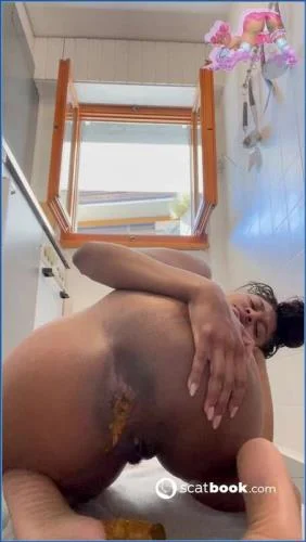 I hadnt shitted in 2 days got it all over my foot Scat, Kaviar [HD 720p / 2025] 136.21 MB