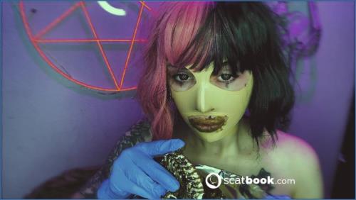 Download Sweet Betty Parlour Brings Anal Kaviar Treats in FullHD 1080p Scat-Slaves.net