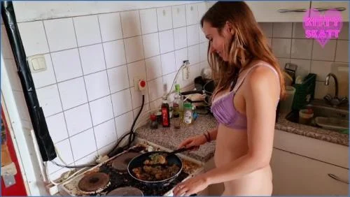 POV Cook and Feed Scat, Piss [FullHD 1080p / 2025] 1.81 GB