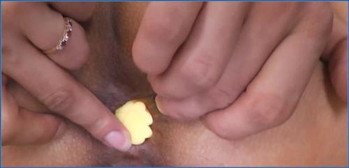 Princess Nikki Scat and Pissing Performance in HD 720p