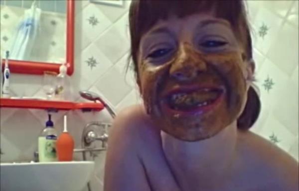 GlamourScat (Santara Scat) Me In Bathtube Full Of Poo And Pee [SD] Milf, Amateur