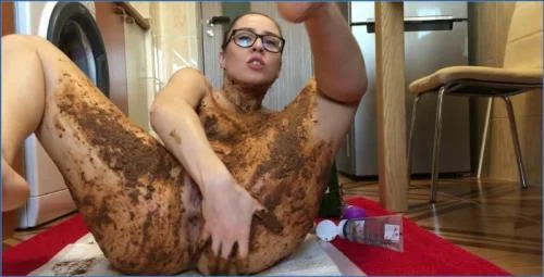 Download Ella Gilbert's Extreme Scat and Body Smearing Solo in FullHD Scat-Slaves.net