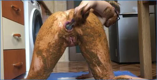 Ella Gilbert Shocking Scat Fetish in Extreme Facial and Body Smearing