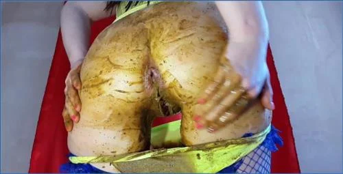 Download Steamy Poolside Fun in Dirty Yellow Panties Scat-Slaves.net