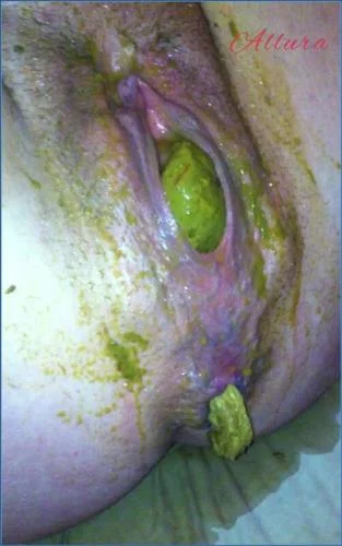 Allura's Fetish Scat video: BBW Scat and Shit Smearing in FullHD - scat porn video at Scat-Fetish.com