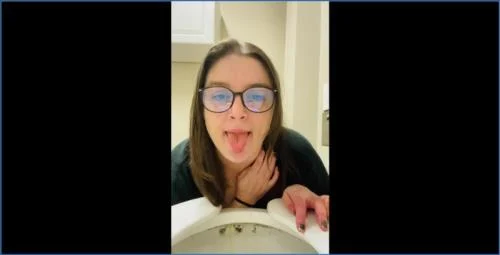 Layla Lee FullHD Scat Sex: Workin and Poopin – Scat-Slaves poster