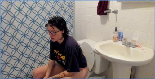 Missellie Peeping Tom Fetish: Ass Fingering and Piss Drinking in HD – Scat-Slaves poster